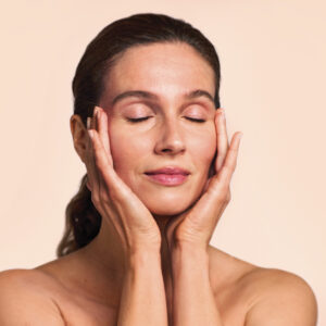 skin-exfoliation-alpeor-switzerland 角質ケア:健やかで輝きのある肌のために欠かせないステップ
